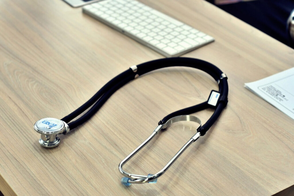 Les différences entre les stéthoscopes acoustiques et électroniques
