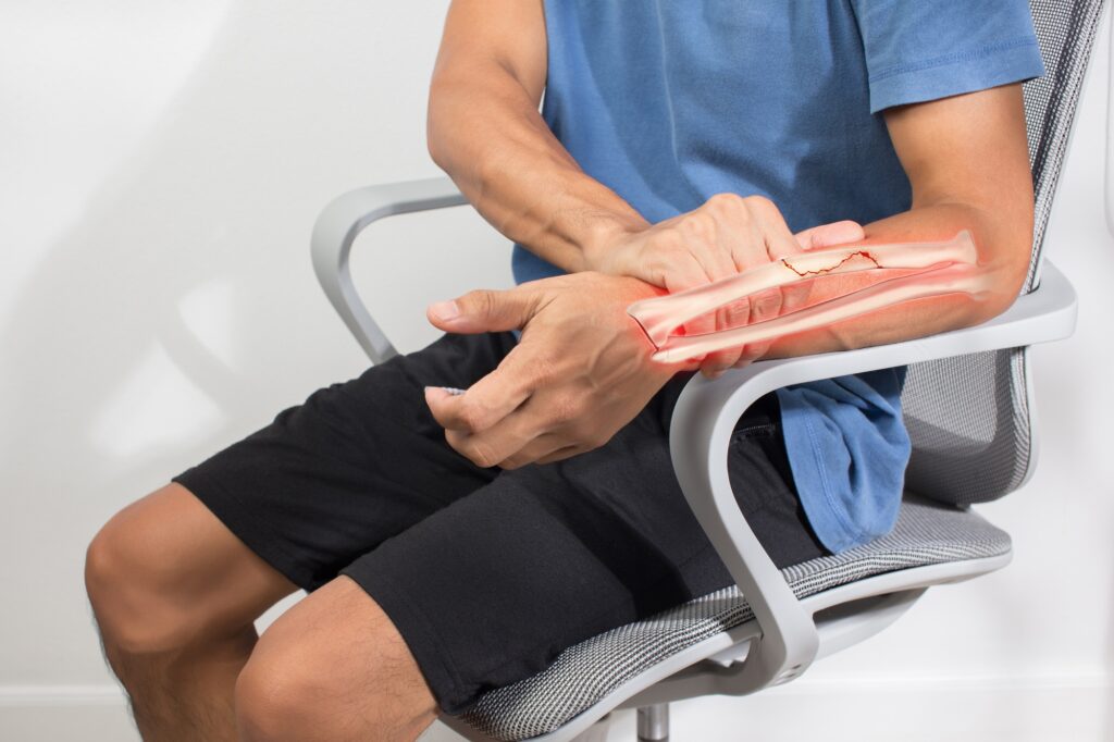 Peut-on travailler avec une fracture : ce que disent les experts
