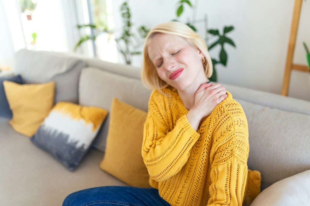 Comment savoir si le coccyx est cassé après une chute : conseils pratiques