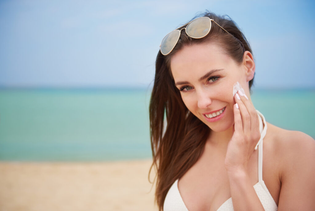 Les dangers de la crème solaire dans les yeux : conseils de prévention