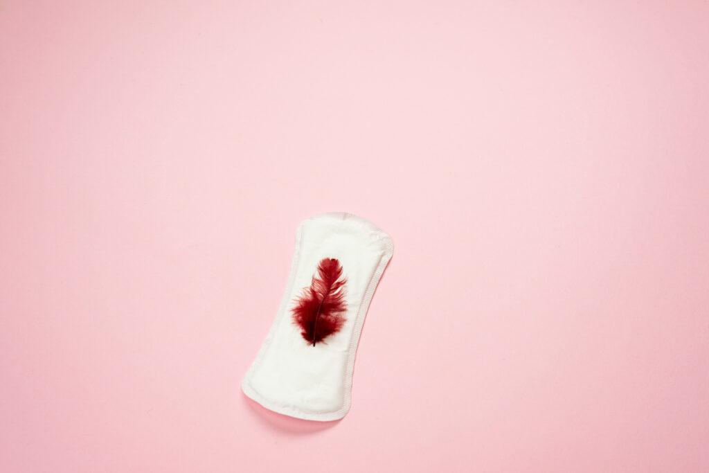 Risques du free bleeding : quand la liberté des règles pose problème